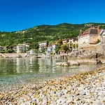 Nyaraló In Mit Grossem Kamin By Interhome *