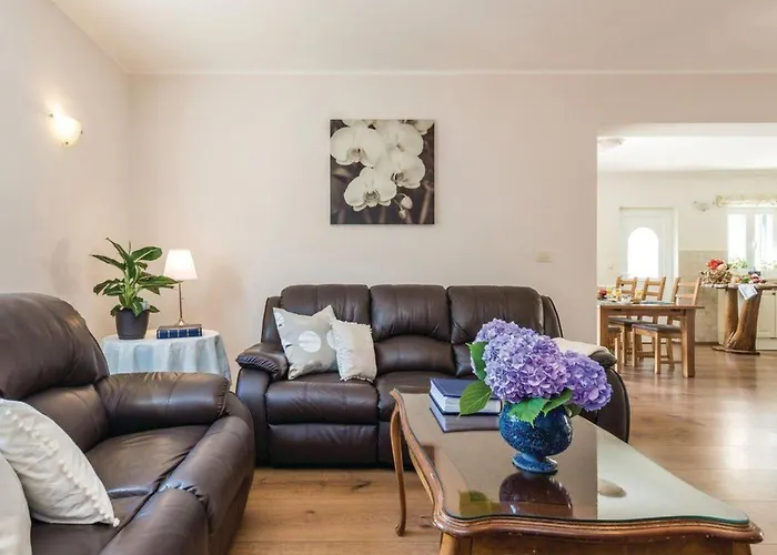 In Lovranska Draga Mit Grossem Kamin By Interhome