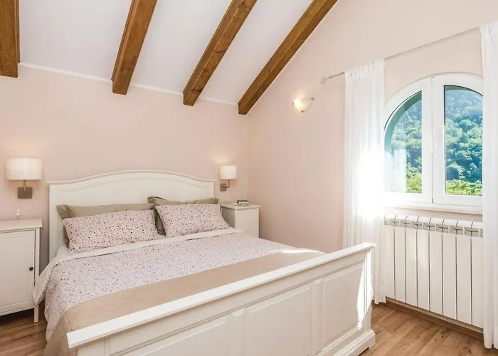In Lovranska Draga Mit Grossem Kamin By Interhome Holiday home