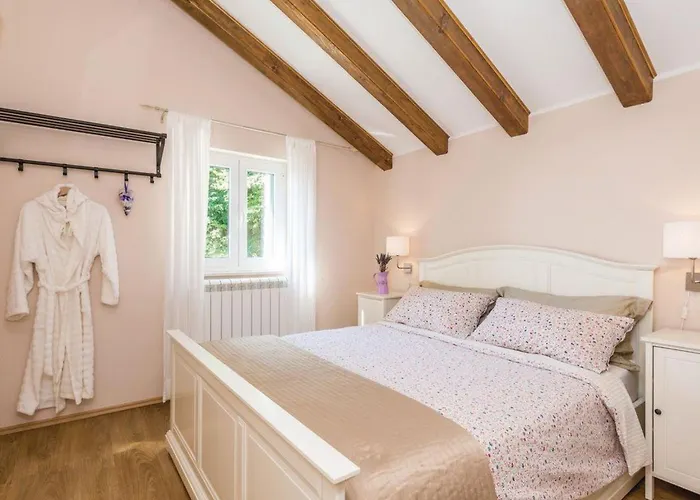 In Lovranska Draga Mit Grossem Kamin By Interhome Holiday home *