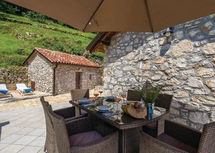 Holiday home In Lovranska Draga Mit Grossem Kamin By Interhome