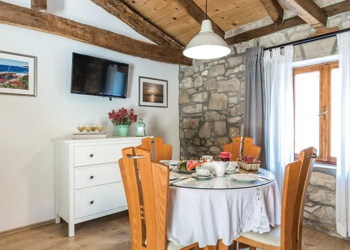 In Lovranska Draga Mit Grossem Kamin By Interhome