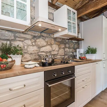 Сasa de vacaciones In Mit Grossem Kamin By Interhome *